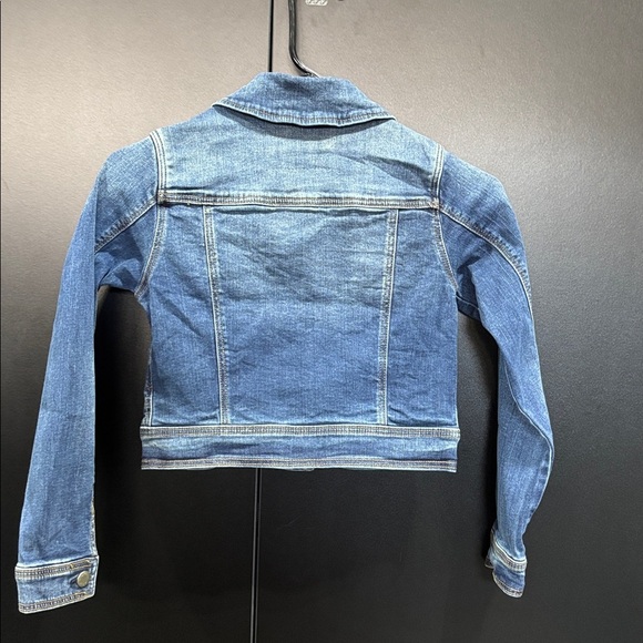 Comfort Denim Jean jacket,hip pockets, silver buttons, faux chest pockets - Picture 4 of 7